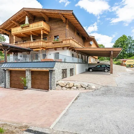 Familienbauernhof Bairau Reifhorn Apartment Lofer